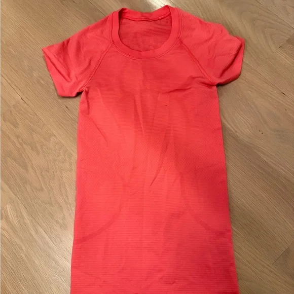 Size 0 Lipgloss swiftly text LULULEMON - Picture 1 of 2